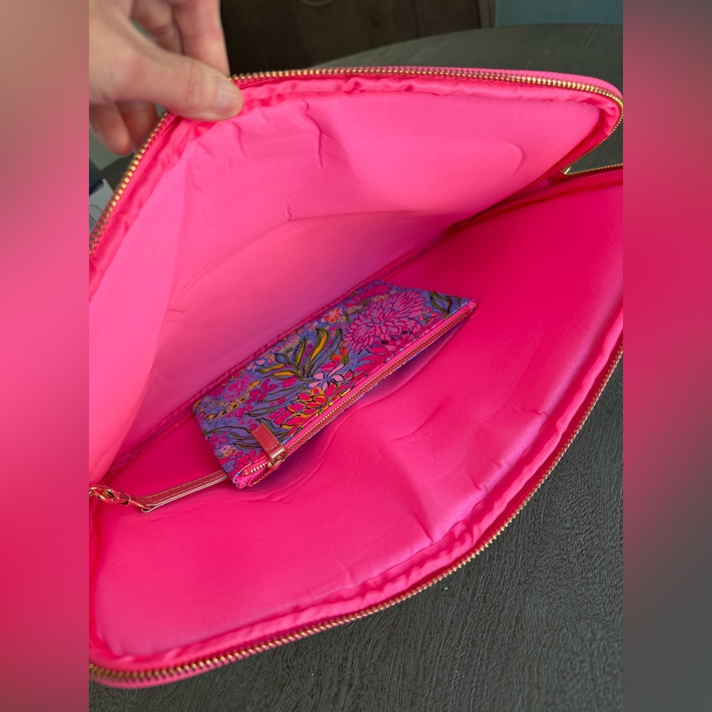 New 15” Lilly Pulitzer laptop sleeve with detachable cord pouch Golden Hour - Picture 4 of 10